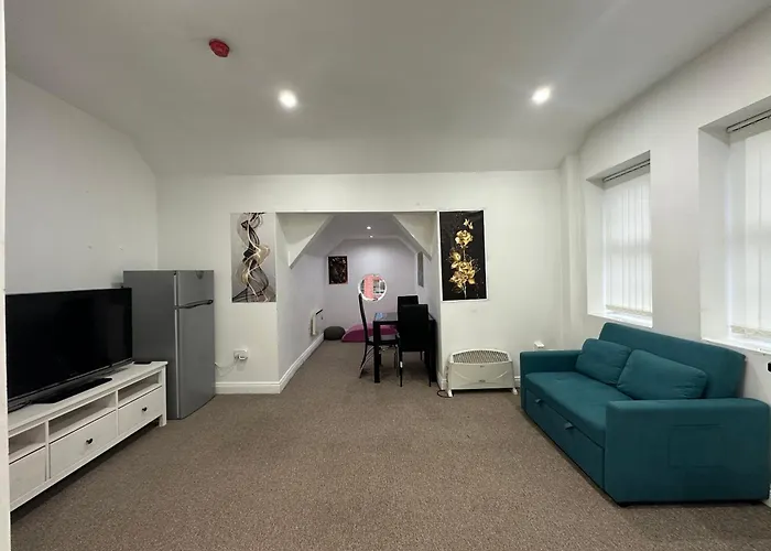 Stunning Birmingham City Center Apartment - Sleeps 4 - Free Parking, Netflix, Prime, Disney