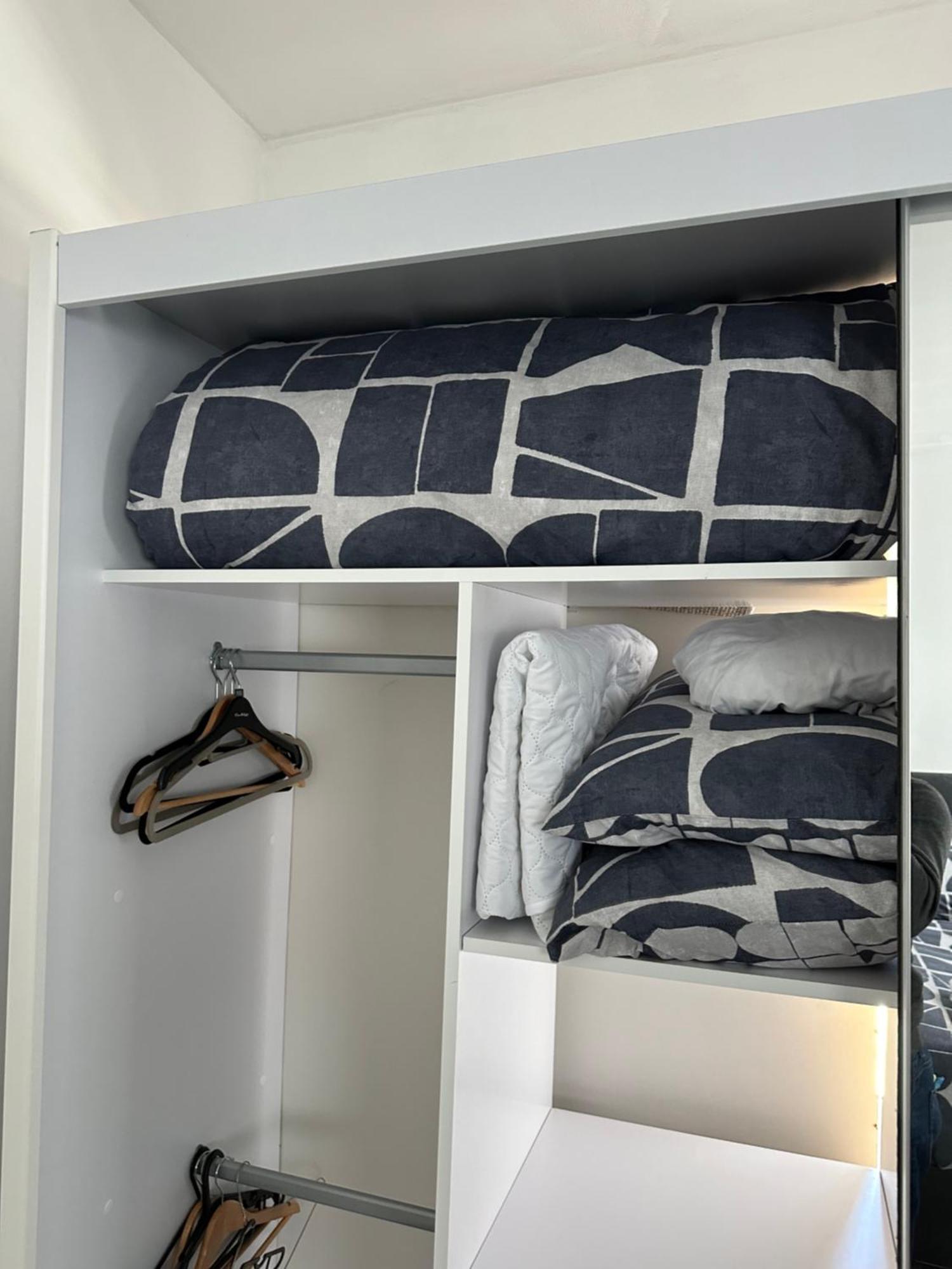 Stunning Center - Sleeps 4 - Free Parking, Netflix, Prime,