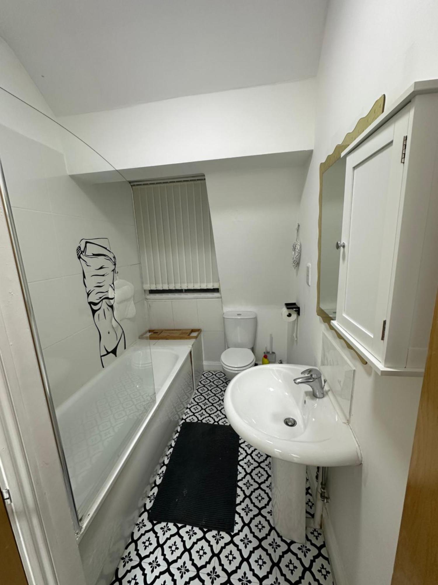 Stunning Center - Sleeps 4 - Free Parking, Netflix, Prime, Birmingham
