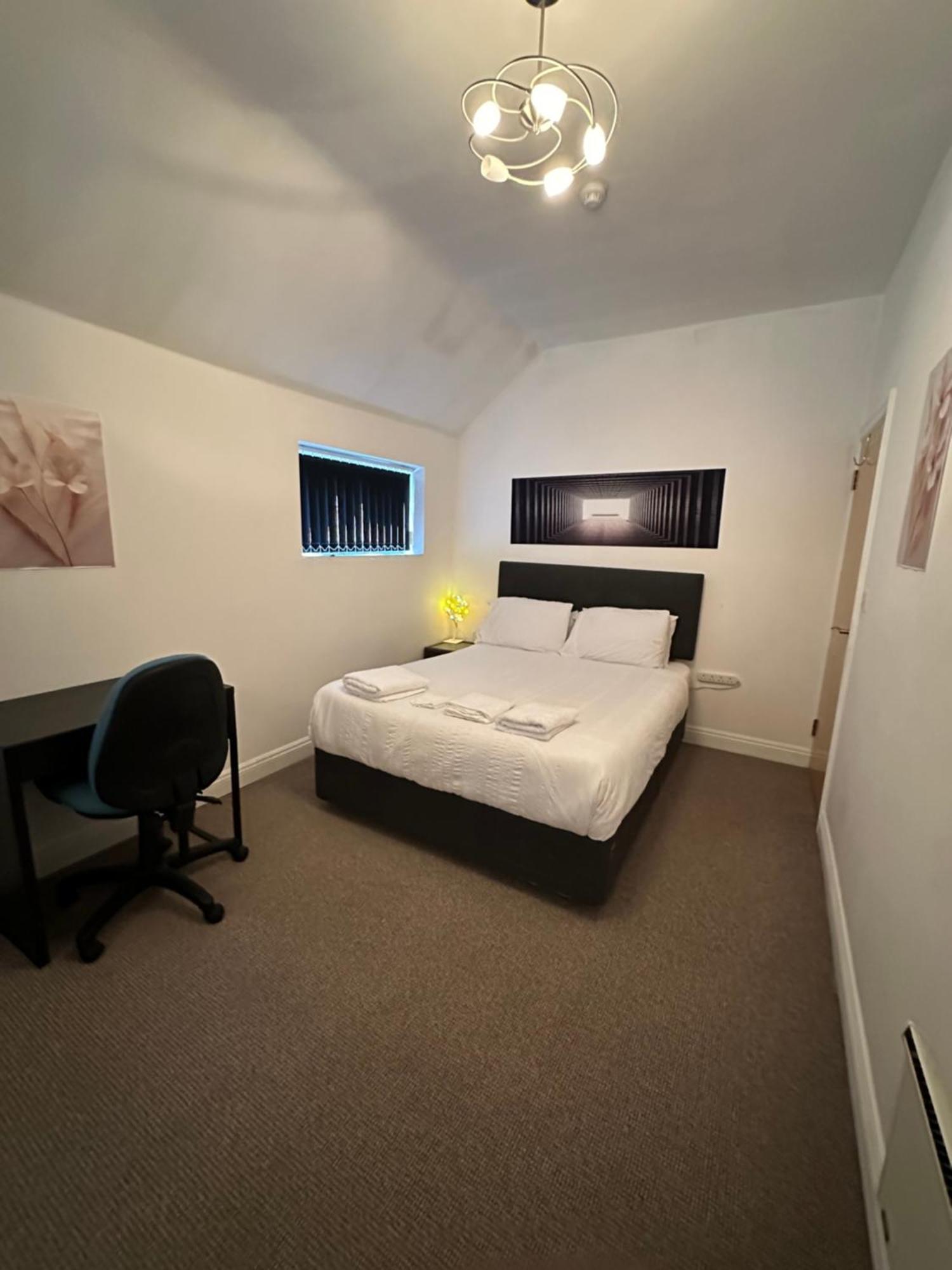 Stunning Center - Sleeps 4 - Free Parking, Netflix, Prime,