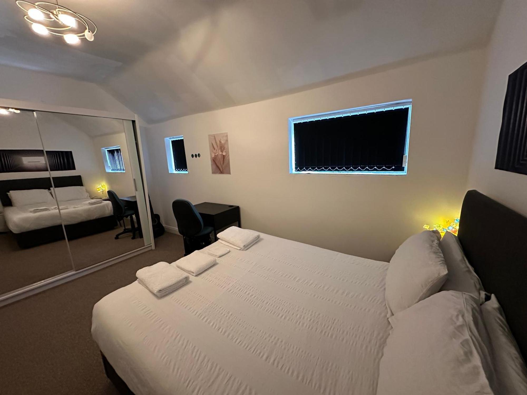 Apartment Stunning Center - Sleeps 4 - Free Parking, Netflix, Prime,